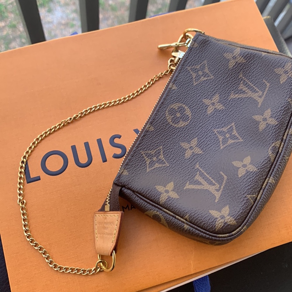 AUTHENTIC LOUIS VUITTON MONOGRAM MINI POCHETTE ACCESSOIRES